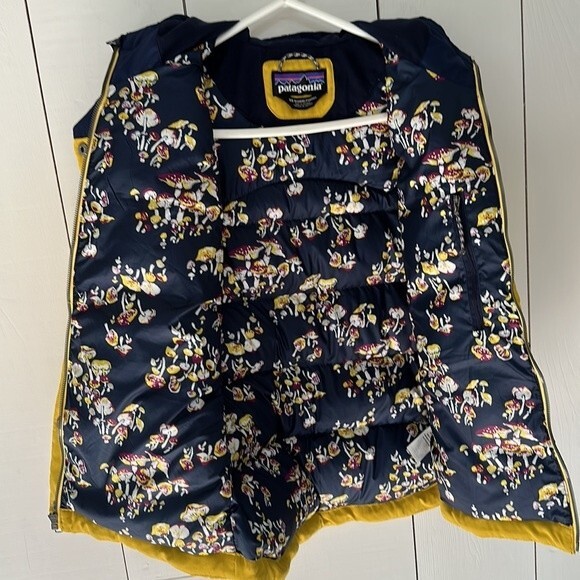 Patagonia Bivy Vest Sulphur Yellow XS Mushroom Print Lining Hooded - Picture 9 of 14
